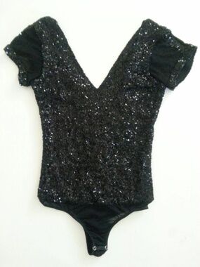 NEW Bebe Black Sequin Double V Neck Mesh Sleeveless Cutout Bodysuit Top M Medium